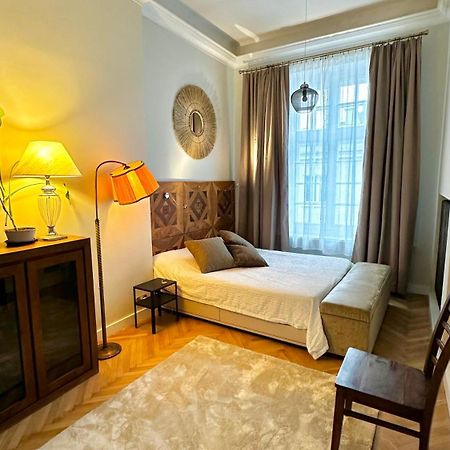 4M High Apartment In Heart Of Warsaw! Esterno foto